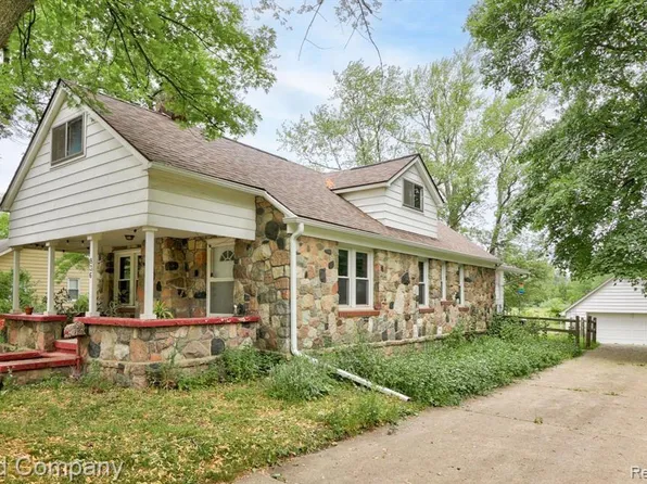 836 W Silver Lake Rd, Fenton, MI 48430
