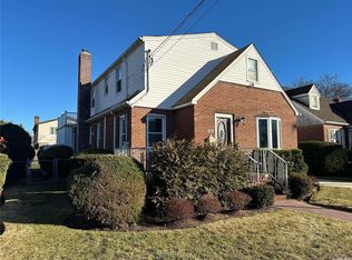 211 Hoffman St, Franklin Square, NY 11010