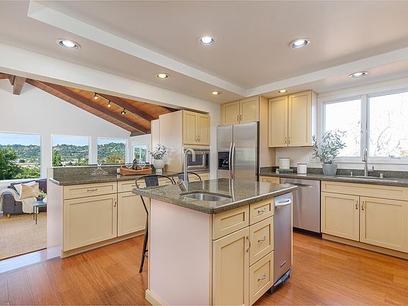 4th image of 41 Blue Rock Court