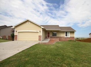905 Maple St, Wakefield, KS 67487
