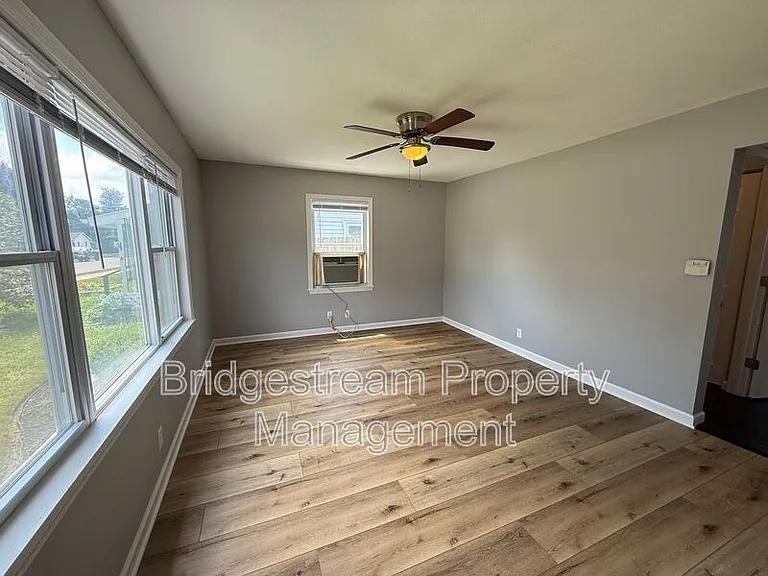 1102 S Crawford St — Photo 5