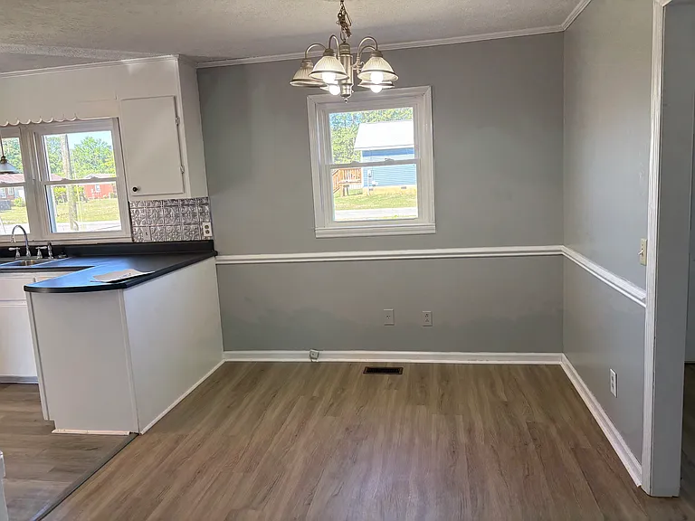 521 Brown St — Photo 5
