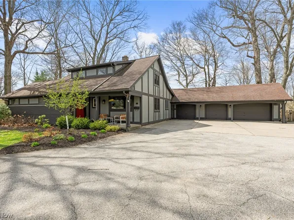 22235 Arbor Cliff Ln, Rocky River, OH 44116