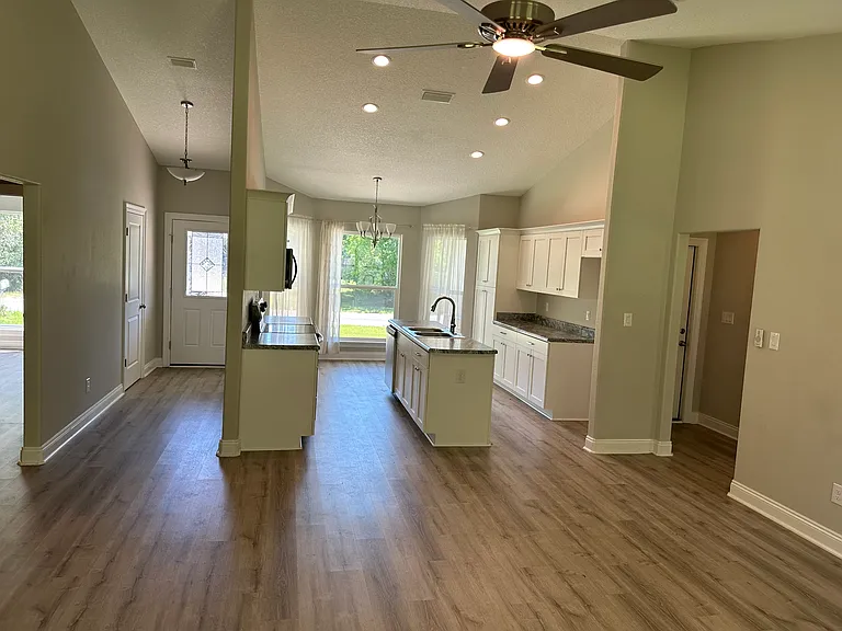 5628 Charter Cir — Photo 3