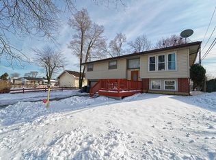 2105 Kingston Rd, Waukegan, IL 60087