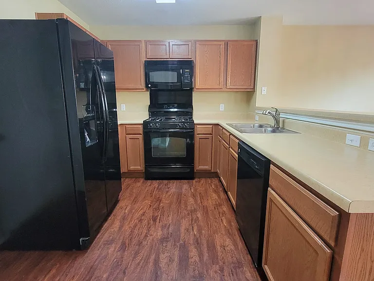 1216 Shadow Creek Blvd — Photo 6