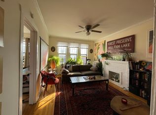 1922 W Montrose Ave, Chicago, IL 60613