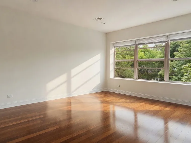 2037 W Touhy Ave #2 — Photo 8