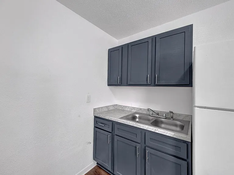 2966 Yale Ave #7 — Photo 5