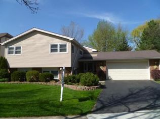 1312 E Brookwood Dr, Arlington Heights, IL