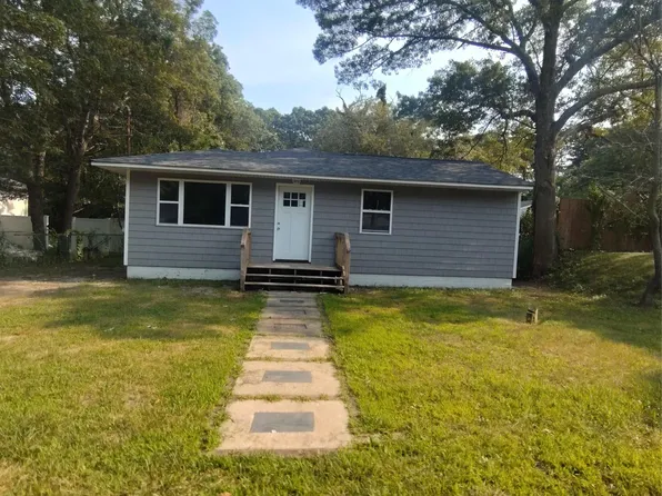 54 Meadowmere Avenue, Mastic, NY 11950