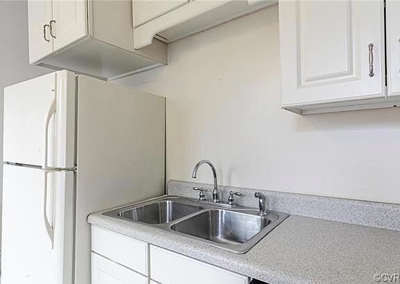 3rd image of 1621 1/2 W Grace St #2
