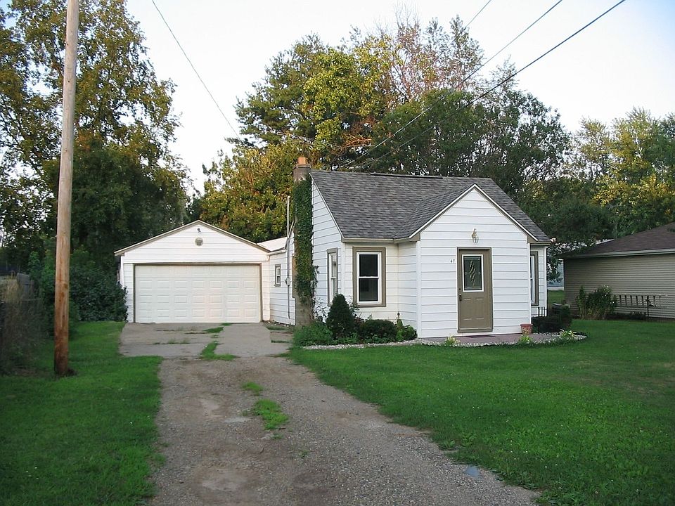 3 Bedrooms 2 Baths!