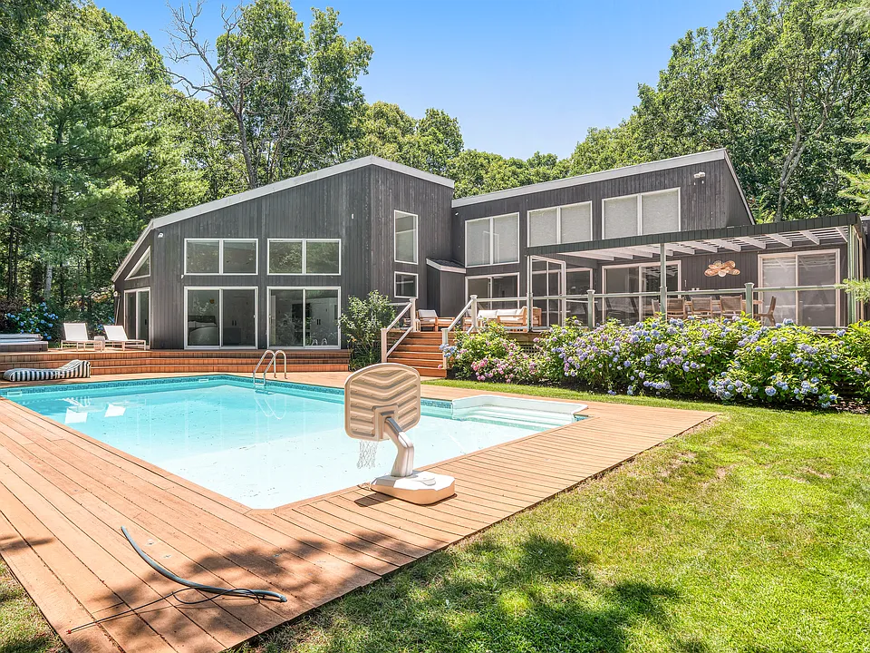 24 Saddle Ln