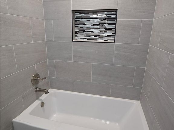 2nd image of 3933 Clairmont St