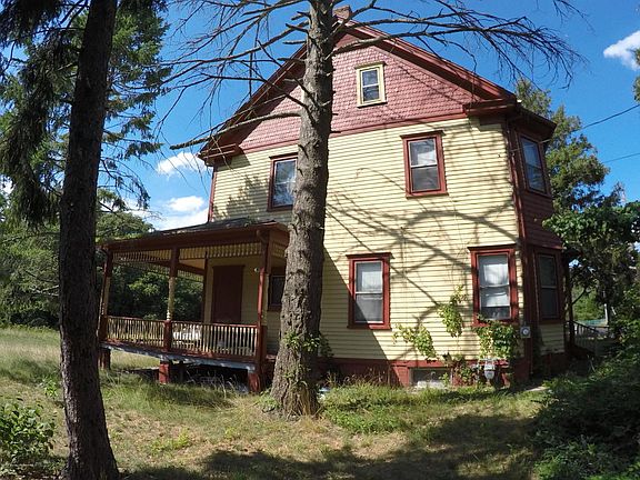 3rd image of 826 Main St