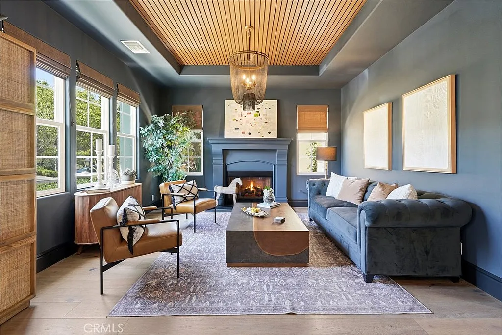 4 bed, 3.5 bath, 4097 sqft, $23,000 — Photo 2