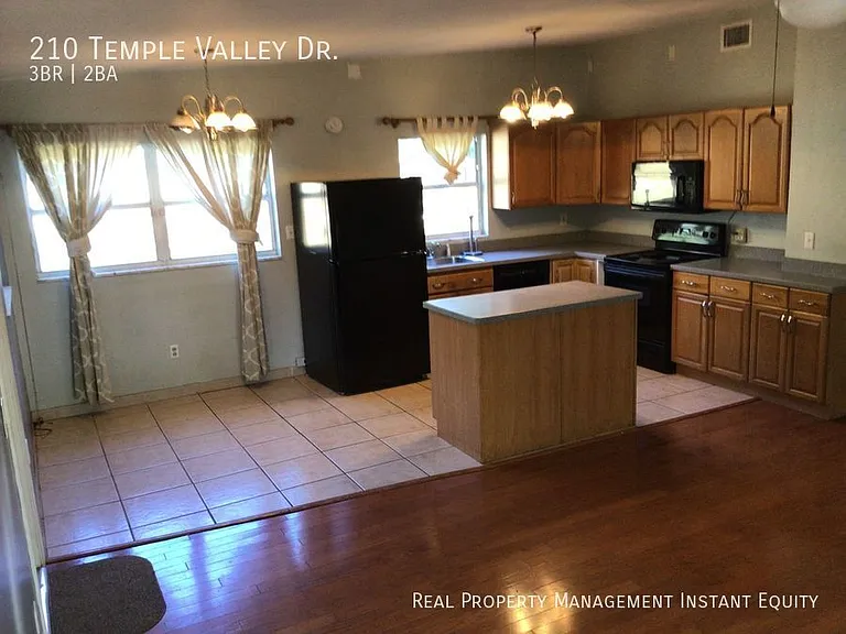 210 Temple Valley Dr — Photo 3