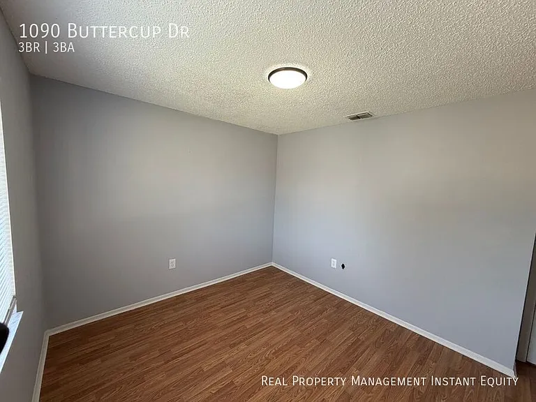 1090 Buttercup Dr — Photo 16