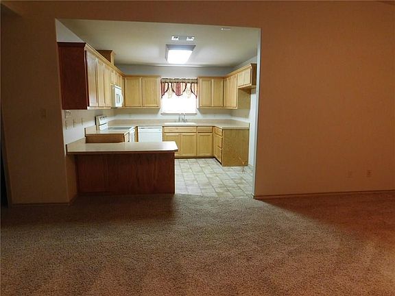 SITTING AT THE DINING TABLE ALLOWS YOU TO ENJOY THE BEAUTY OF THIS SPACIOUS KITCHEN.