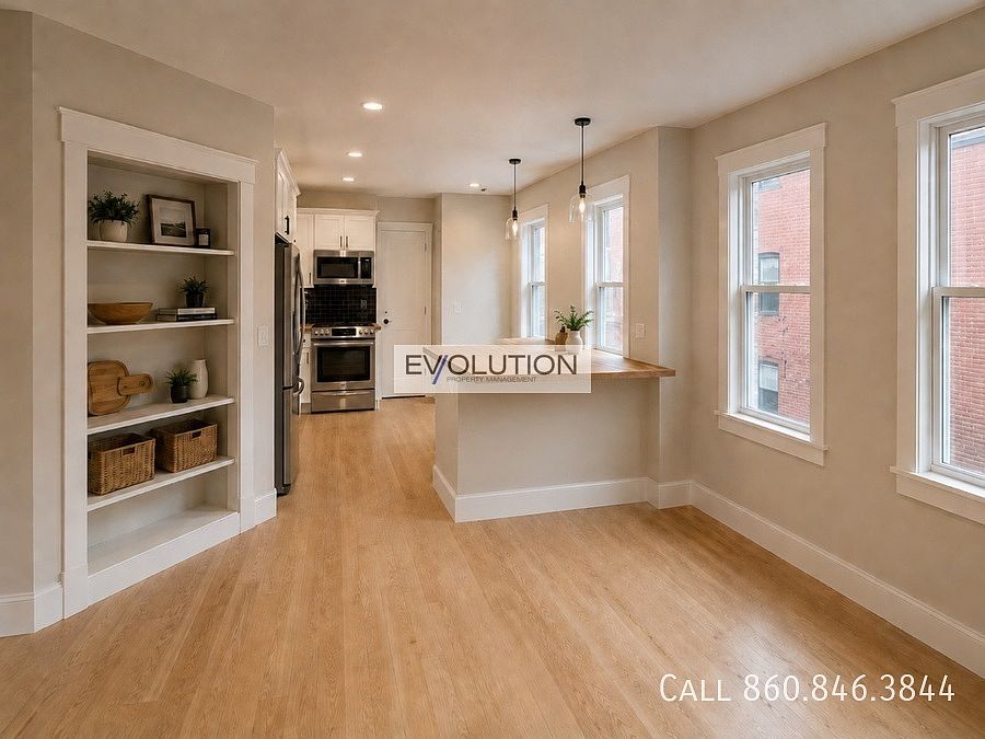 1st image of 906 Park St APT 2E