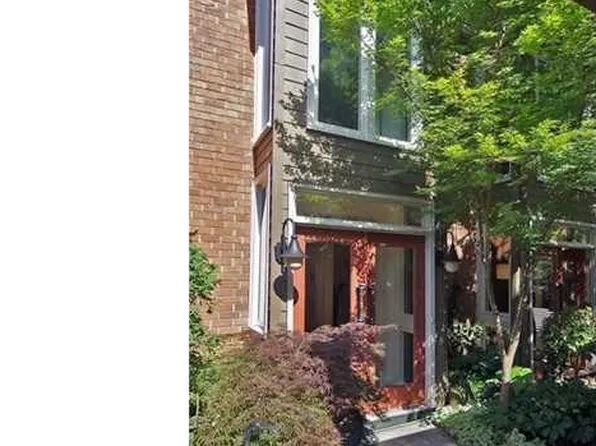 46 Willow Gln, Sandy Springs, GA 30342