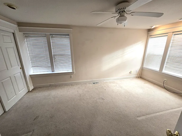 7724 E Green Lake Dr N — Photo 22