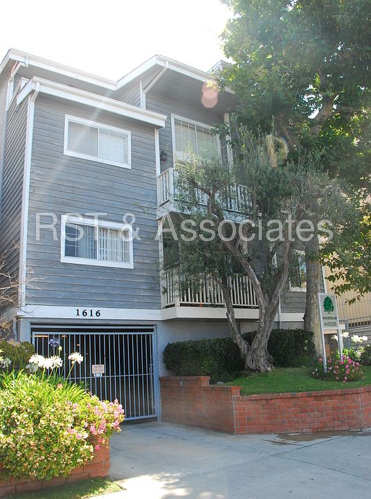 1st image of 1616 Barry Ave APT 104