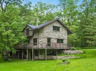 3976 Windwood Rd SE, Riverside, IA 52327