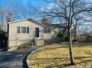 55 Ficus Rd, Rocky Point, NY 11778