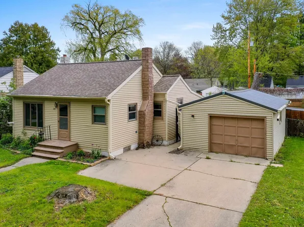 1141 S Greenwood Ave, Green Bay, WI 54304