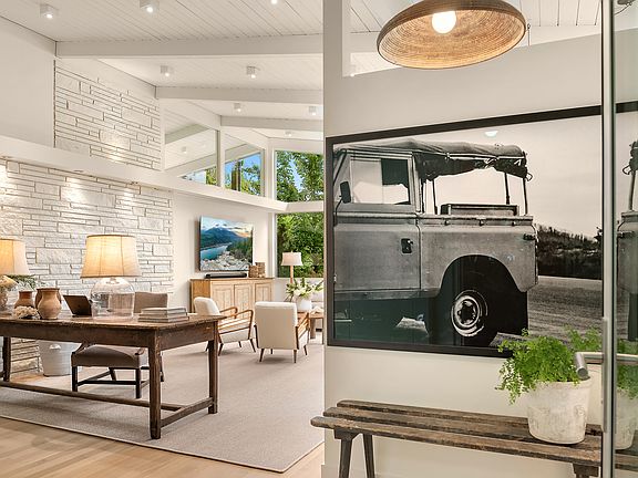 Light and bright interiors with that sought-after open floorplan, master on the main and airy vaulted ceilings marry the outdoors to the interior.