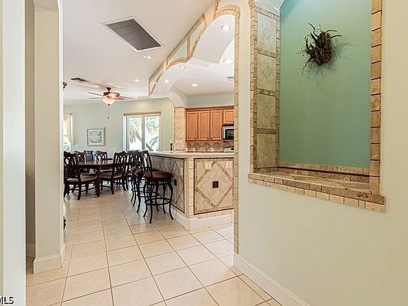 3rd image of 10581 Avila Cir