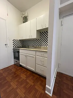 Rented by HOLTON REAL ESTATE INC. | media 7
