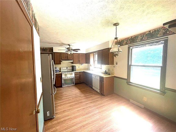 5th image of 141 Mapleview Ct
