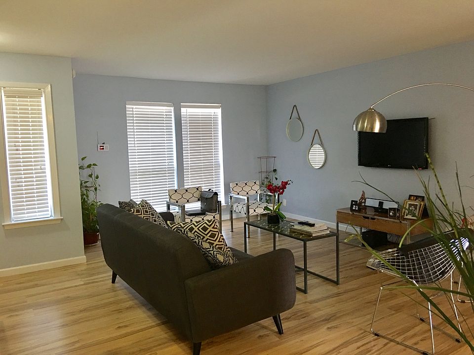 1st image of 1000 Pleasant Valley Ln