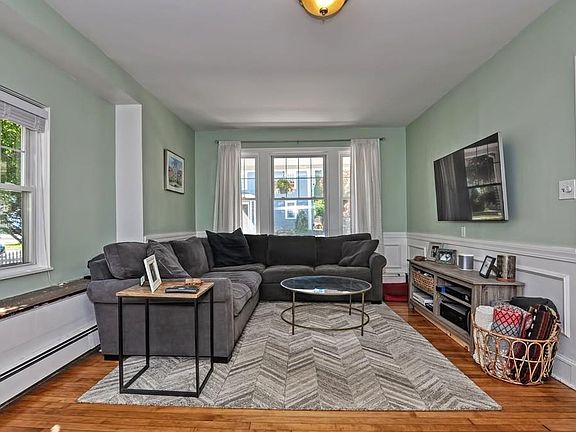 5th image of 19 Sterling St