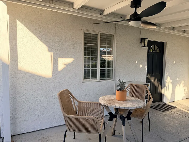 1404 N Buena Vista St #1/2 — Photo 2