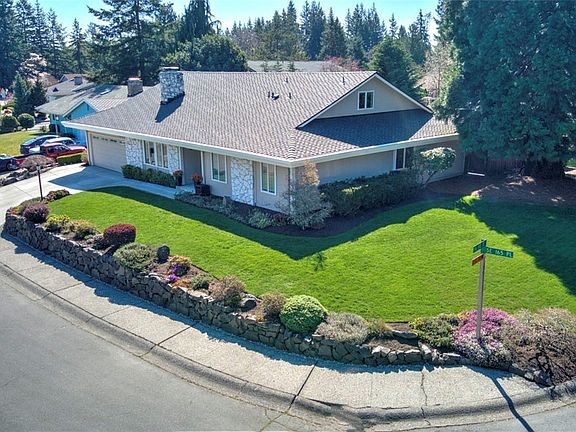 Large Corner Lot at the foot of a  cul-de-sac.  Plenty of room for play in this yard, or walk a short block to Allen Park.