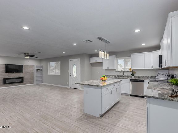 5th image of 2141 E Broadmor Dr