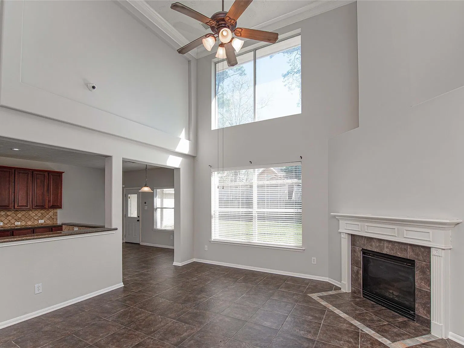 5 bed, 2.5 bath, 3493 sqft, $3,150 — Photo 4