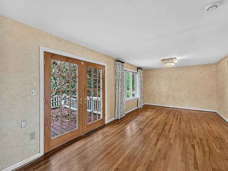 336 Ruth Ridge Dr — Photo 5