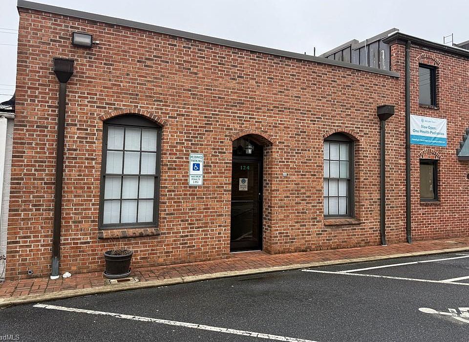 1st image of 124 S Main St