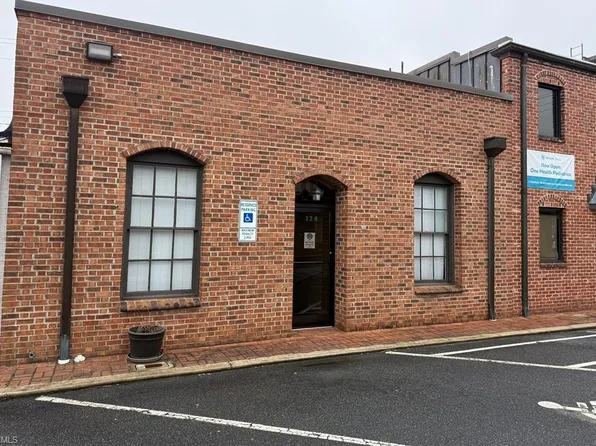 124 S Main St, King, NC 27021