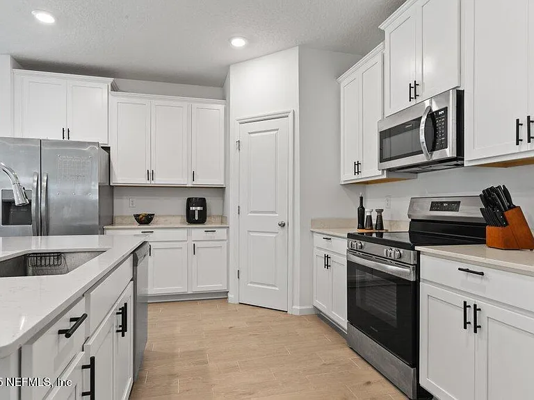 9719 Giada Dr — Photo 10