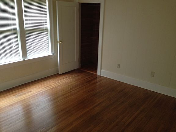 3rd image of 1241 Jeanette St