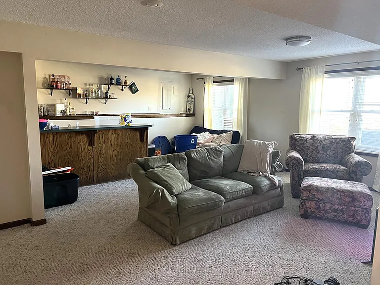 Family Room/Wet Bar