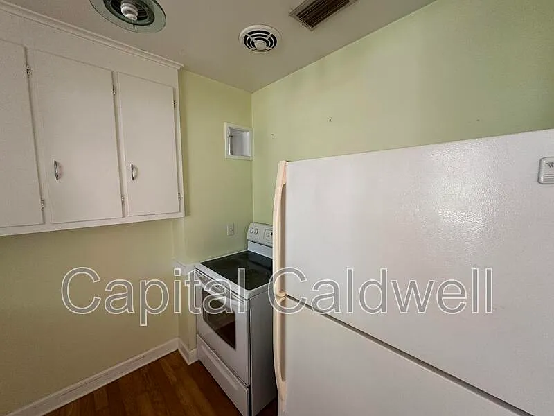 2 bed, 1.0 bath, 957 sqft, $2,000 — Photo 4