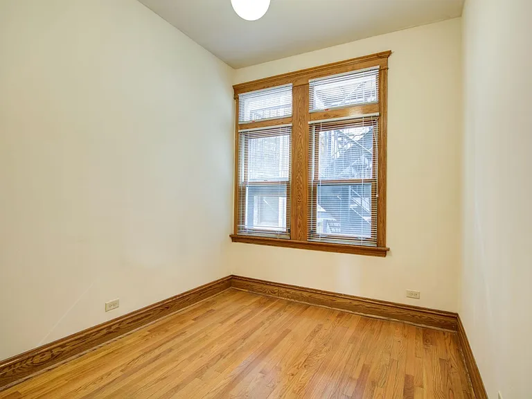 1936 N Sheffield Ave #2R — Photo 2