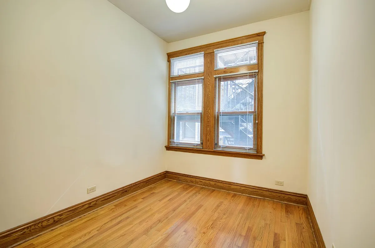 Building Photo - 1936 N Sheffield Ave #2R